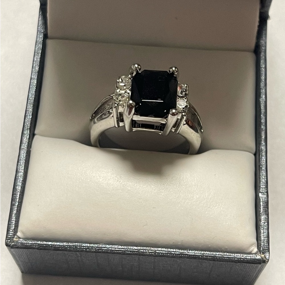 Beautiful Back Zircon Ring - Picture 2 of 8